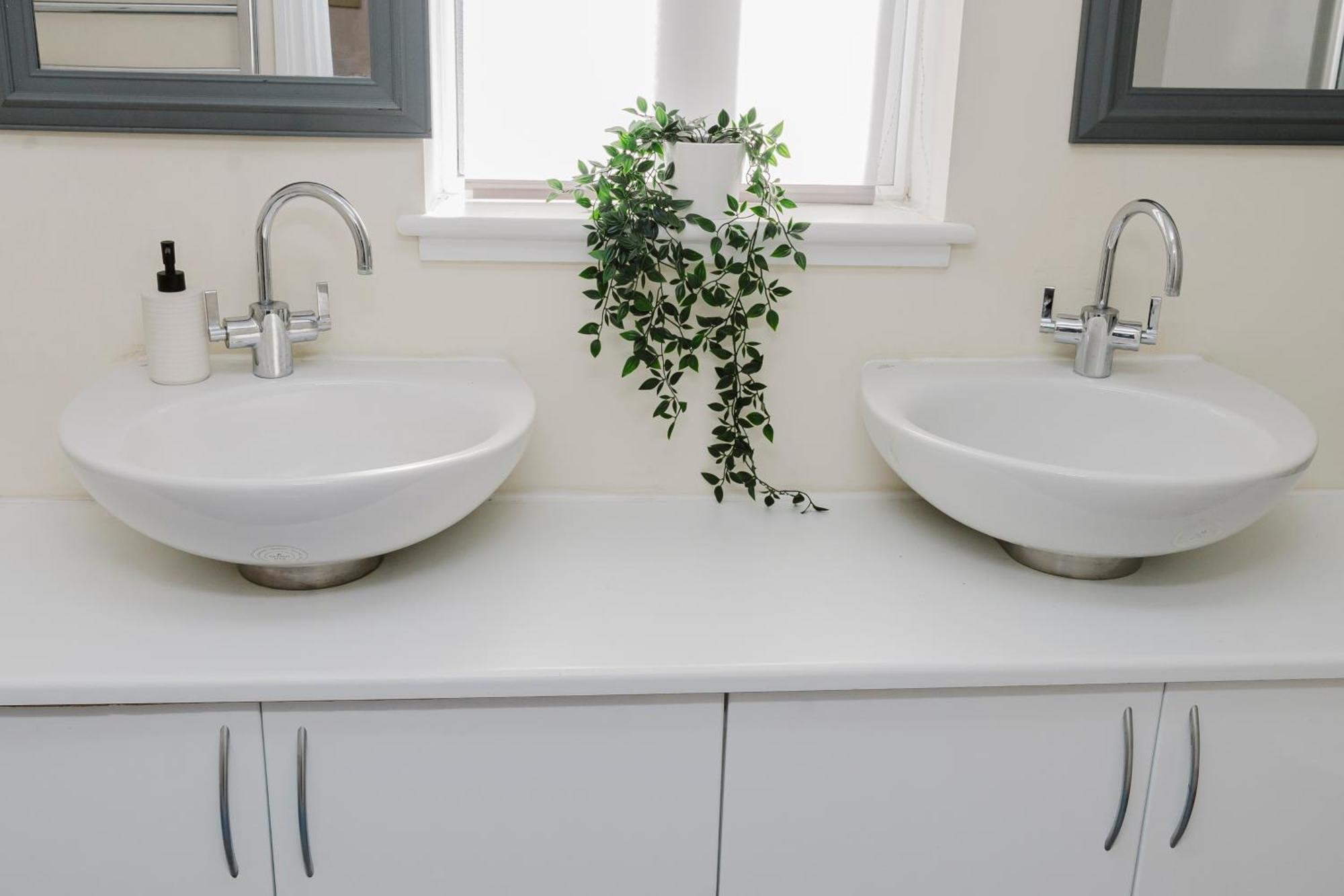 Abington Ccc - Sleeps 15, Balcony, Shower Jets, Cinema & Game Room, Baby Room, Pool Table, Ps5, 30 Games, Wii, Library, Parking, 5 Villa