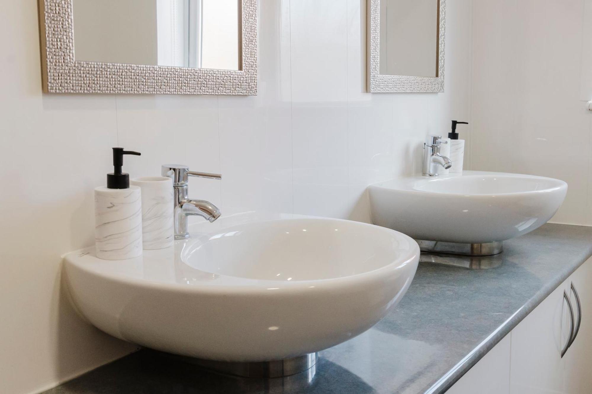 Abington Ccc - Sleeps 15, Balcony, Shower Jets, Cinema & Game Room, Baby Room, Pool Table, Ps5, 30 Games, Wii, Library, Parking, 5 *