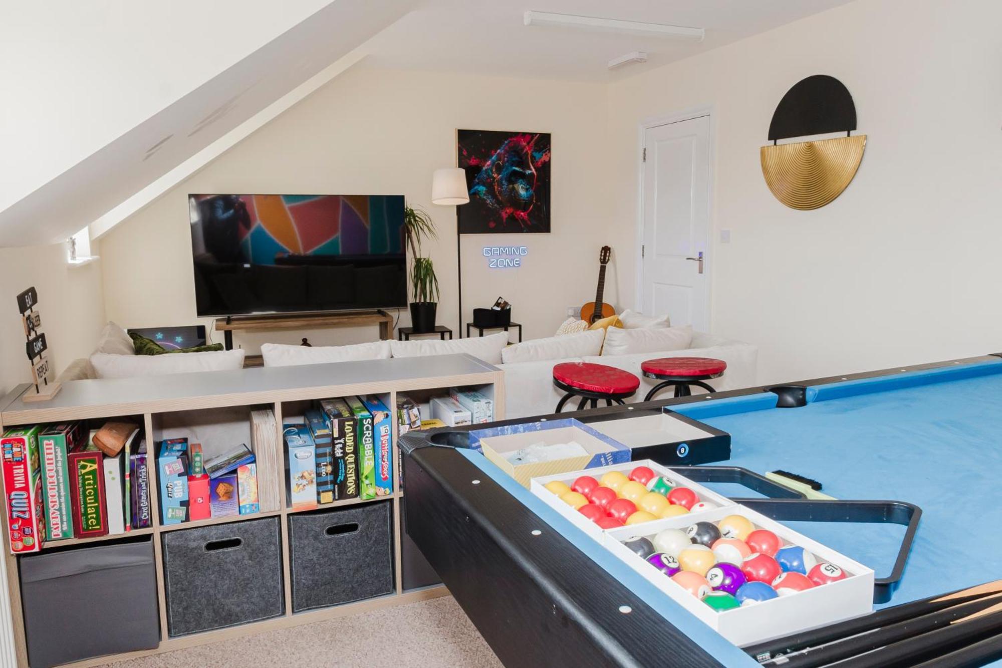 Villa Abington Ccc - Sleeps 15, Balcony, Shower Jets, Cinema & Game Room, Baby Room, Pool Table, Ps5, 30 Games, Wii, Library, Parking, 5 Northampton