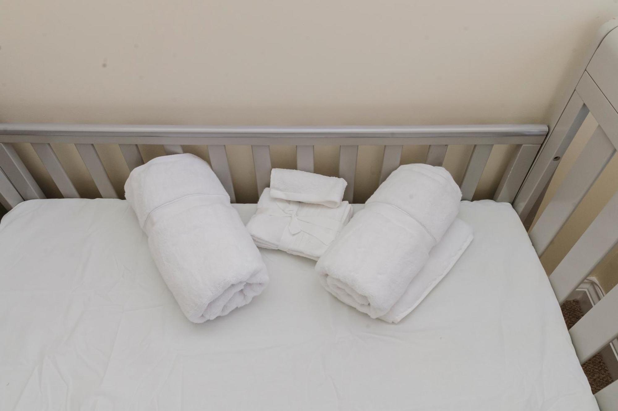 Abington Ccc - Sleeps 15, Balcony, Shower Jets, Cinema & Game Room, Baby Room, Pool Table, Ps5, 30 Games, Wii, Library, Parking, 5 Villa