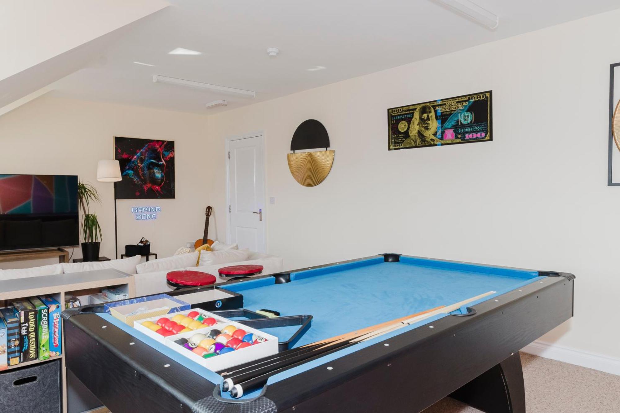 Villa Abington Ccc - Sleeps 15, Balcony, Shower Jets, Cinema & Game Room, Baby Room, Pool Table, Ps5, 30 Games, Wii, Library, Parking, 5 Northampton