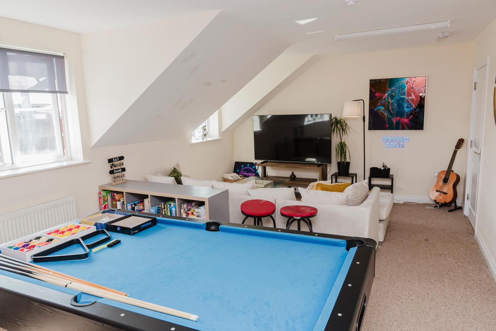Villa Abington Ccc - Sleeps 15, Balcony, Shower Jets, Cinema & Game Room, Baby Room, Pool Table, Ps5, 30 Games, Wii, Library, Parking, 5 Northampton