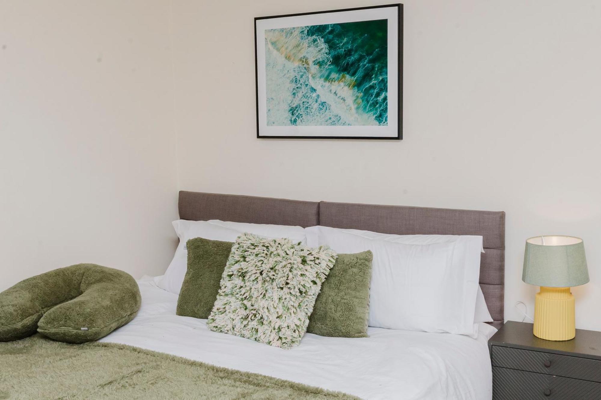 Villa Abington Ccc - Sleeps 15, Balcony, Shower Jets, Cinema & Game Room, Baby Room, Pool Table, Ps5, 30 Games, Wii, Library, Parking, 5