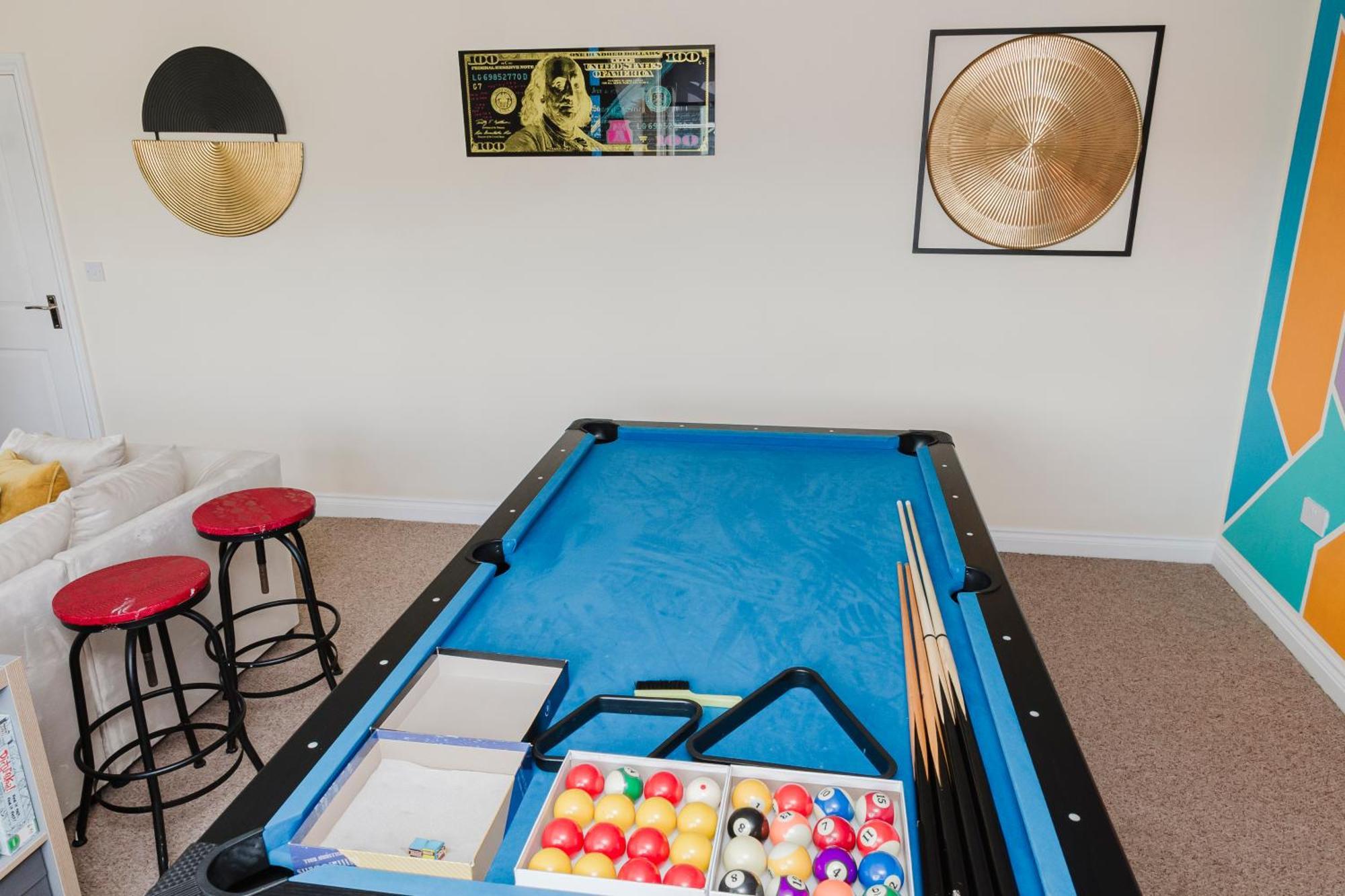 Villa Abington Ccc - Sleeps 15, Balcony, Shower Jets, Cinema & Game Room, Baby Room, Pool Table, Ps5, 30 Games, Wii, Library, Parking, 5