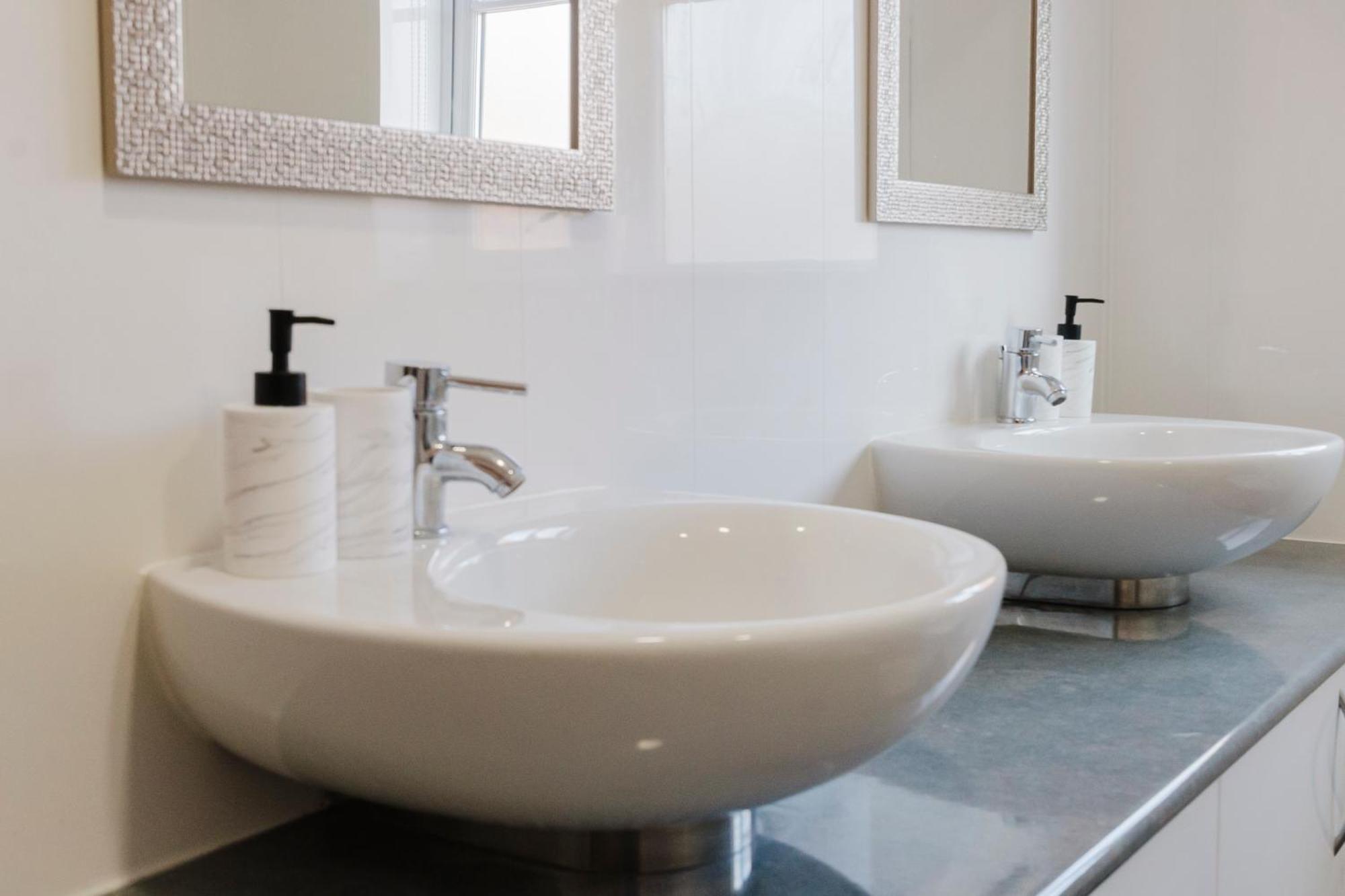 Abington Ccc - Sleeps 15, Balcony, Shower Jets, Cinema & Game Room, Baby Room, Pool Table, Ps5, 30 Games, Wii, Library, Parking, 5 *