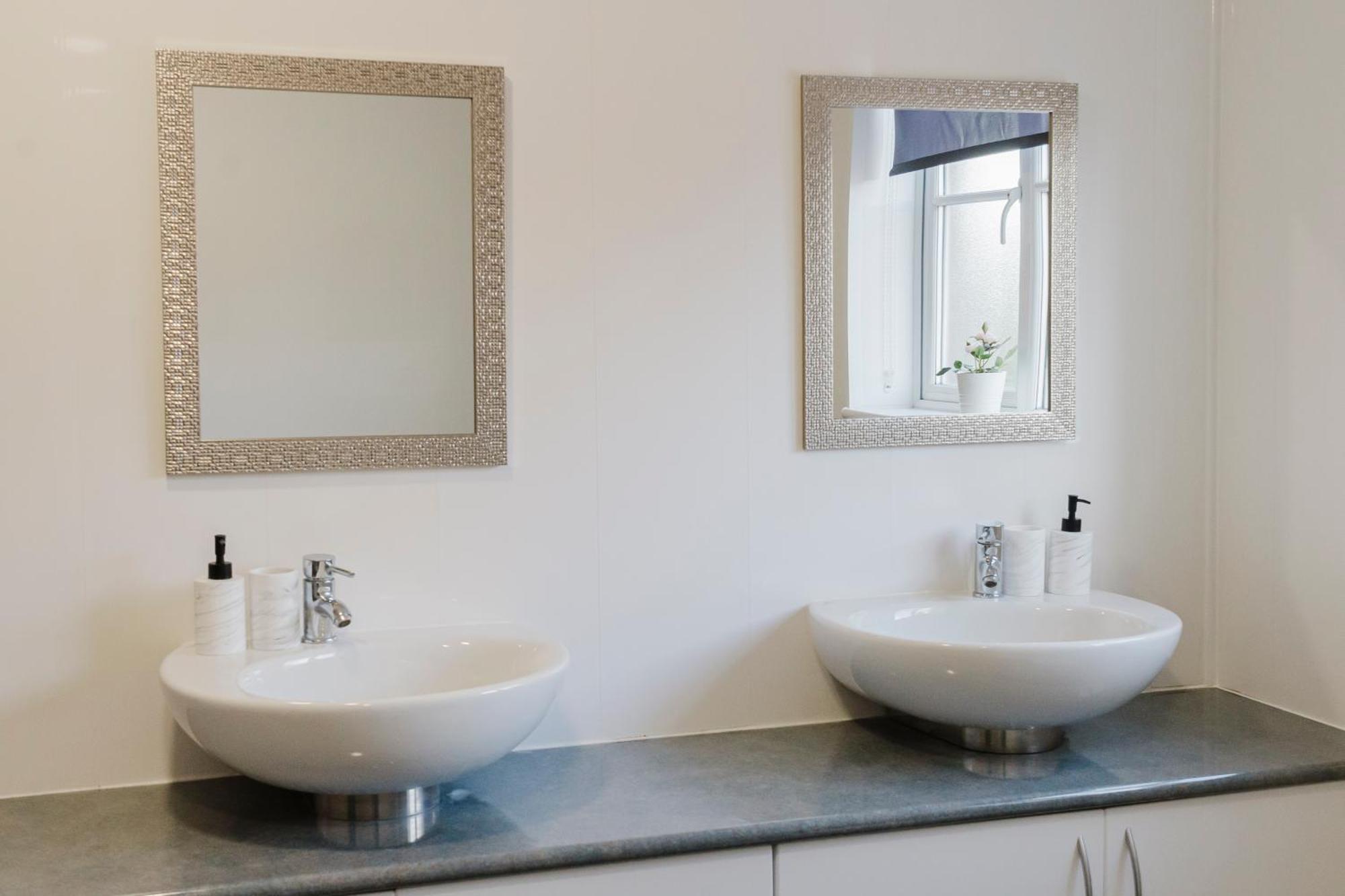 Abington Ccc - Sleeps 15, Balcony, Shower Jets, Cinema & Game Room, Baby Room, Pool Table, Ps5, 30 Games, Wii, Library, Parking, 5 Villa Northampton