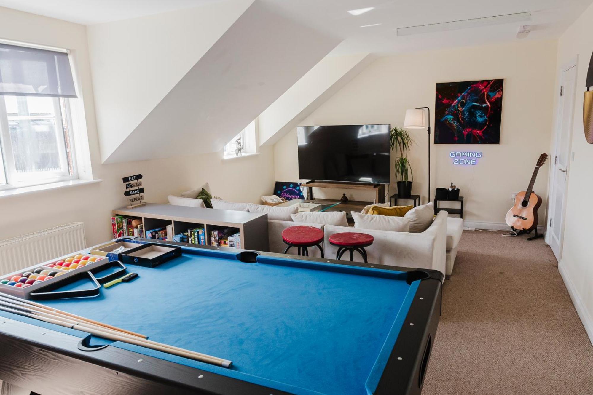 Abington Ccc - Sleeps 15, Balcony, Shower Jets, Cinema & Game Room, Baby Room, Pool Table, Ps5, 30 Games, Wii, Library, Parking, 5 *